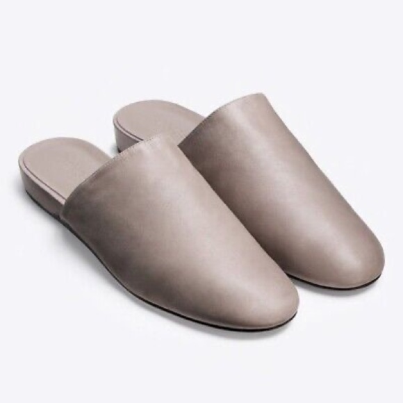 Vince Oren Taupe Gray Woodsmoke Leather Slip On Flat Mule Shoes EUC Size 6.5 - Picture 1 of 11